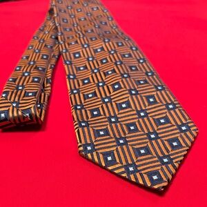 Faconnable silk tie!